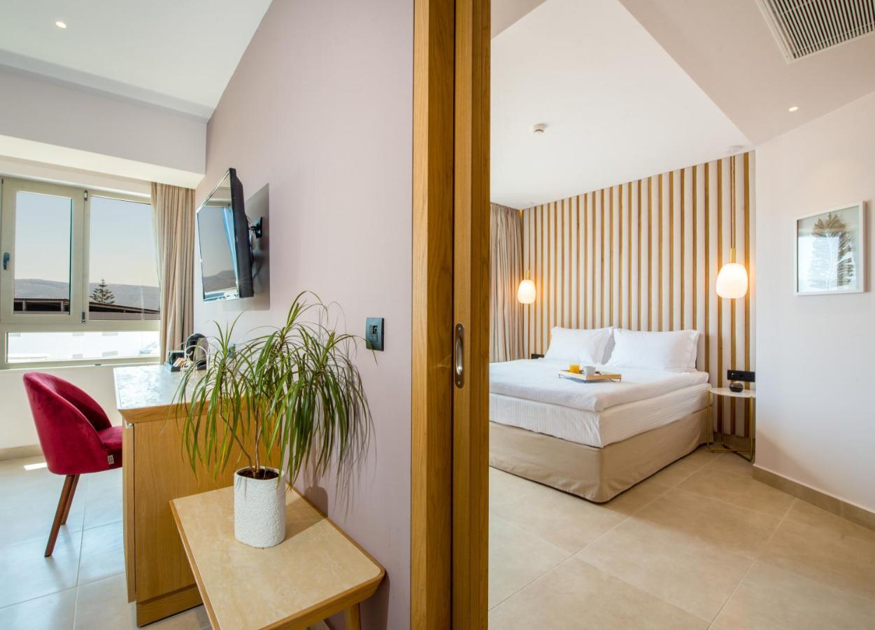 M City Hotel Hriszí Aktí Haniá Szoba fotó