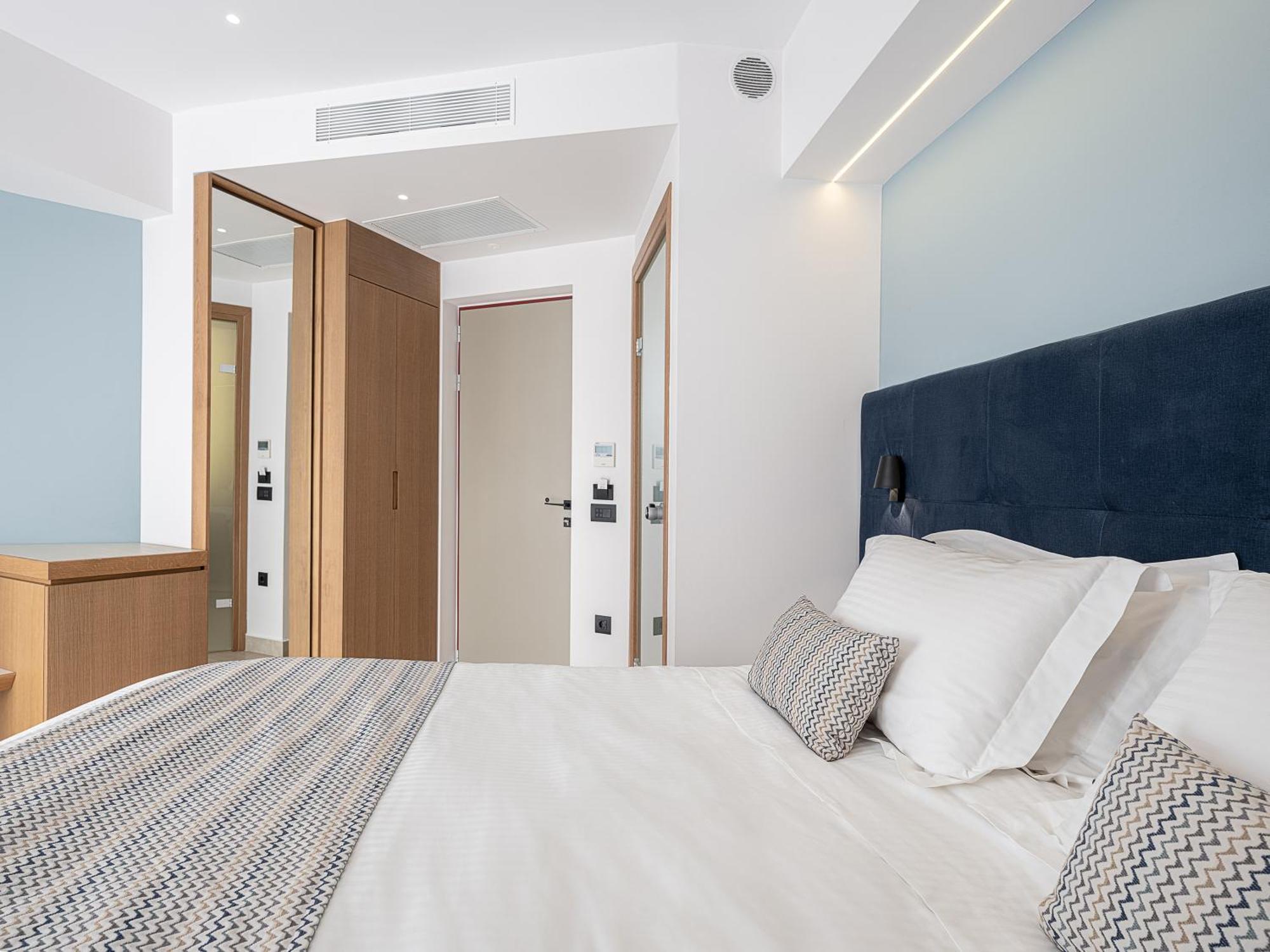M City Hotel Hriszí Aktí Haniá Kültér fotó